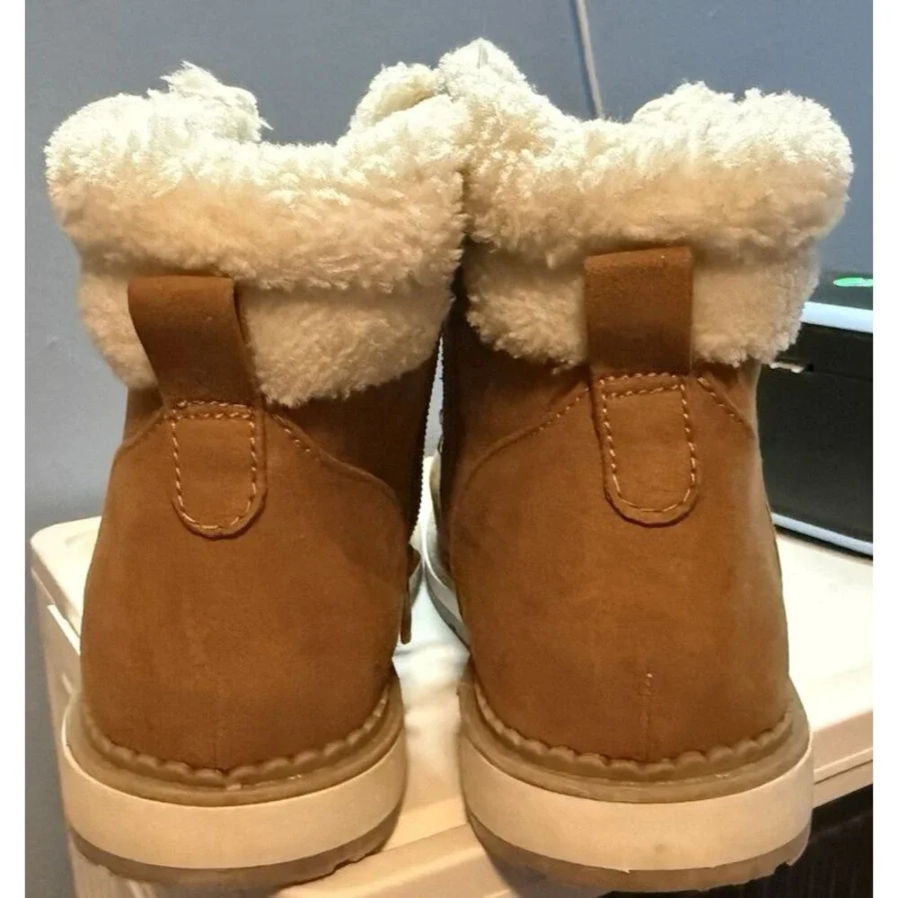 Cat & Jack Girls Winter Boots Size 5 Cognac Brown Sherpa Trim EUC